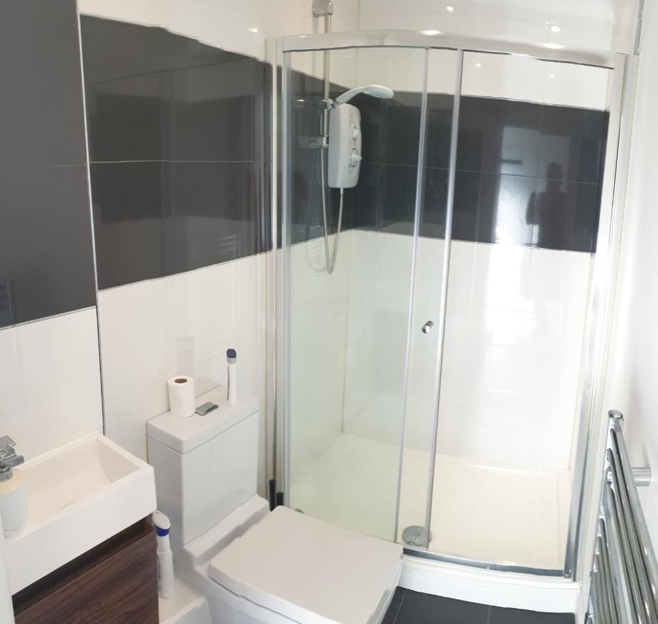 Modern Immaculate Studio With Ac & Parking, Outside The Caz 布里斯托 外观 照片