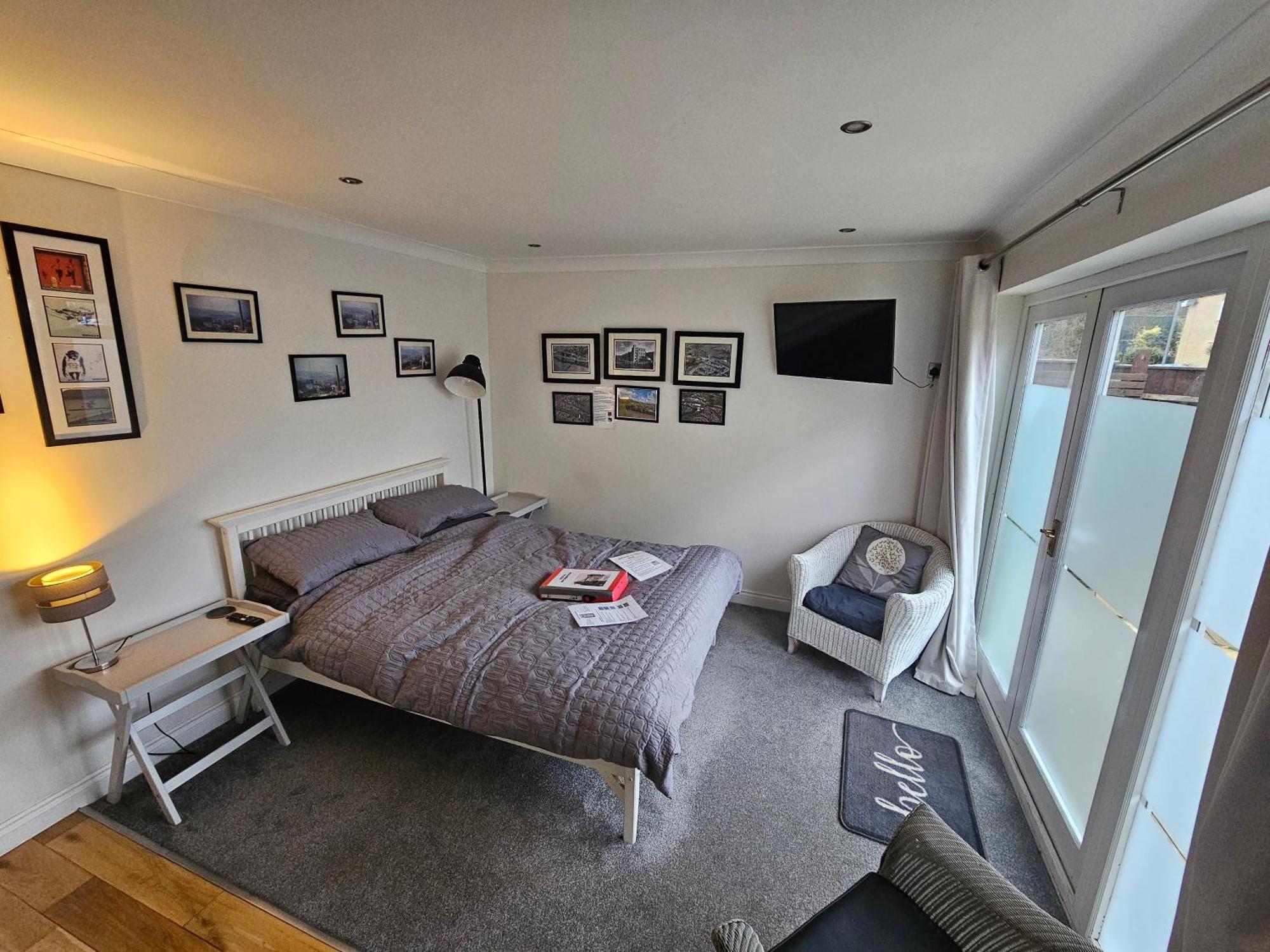 Modern Immaculate Studio With Ac & Parking, Outside The Caz 布里斯托 外观 照片